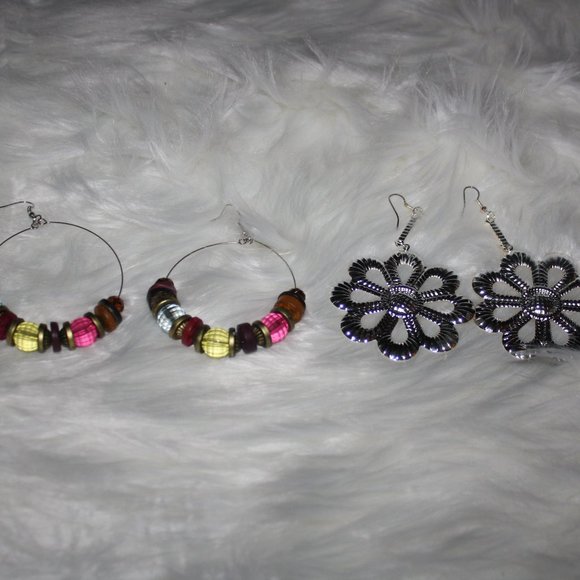 Set of Two Fashion Earrings - Picture 1 of 4